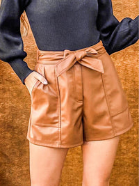 WOMEN'S BUTTON CLOSURE FRONT POCKETS PU PLEATHER MINI SHORTS