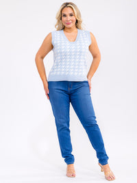 PLUS SIZE SLEEVELESS V-NECK MULTI PRINT TOP