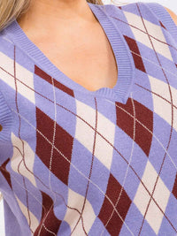 PLUS SIZE SLEEVELESS V-NECK MULTI PRINT TOP