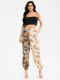 WOMEN'S BUTTON CLOSURE CARGO POCKETS CAMO PRINT JOGGER DENIM PANTS