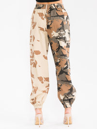 WOMEN'S BUTTON CLOSURE CARGO POCKETS CAMO PRINT JOGGER DENIM PANTS