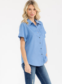 WOMEN'S SHORT SLEEVE BUTTON UP FRONT POCKET CHAMBRAY BLOUSE
