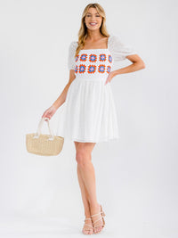WOMEN'S SHORT PUFF SLEEVE SQUARE NECK CROCHET EYELET DETAILED MINI DRESS