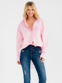 WOMEN'S LONG SLEEVE BUTTON UP FRONT POCKET CHAMBRAY WASHED OVERSIZED SHIRT
