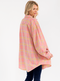 WOMEN'S LONG SLEEVE BUTTON UP FRONT POCKET PLAID OVERSIZED SHIRT