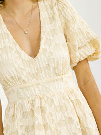 WOMEN'S SHORT PUFF SLEEVE V-NECK FIT & FLARE DETAILED MINI DRESS