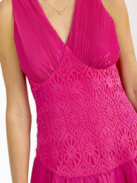 WOMEN'S SLEEVELESS V-NECK PLEATED CROCHET MINI DRESS