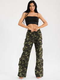WOMEN'S BUTTON CLOSURE CARGO POCKET WIDE LEG CAMO PRINT DENIM PANTS