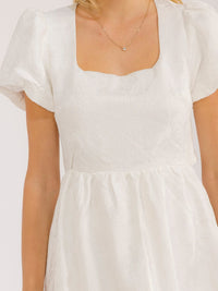 WOMEN'S SHORT PUFF SLEEVE SQUARE NECK FIT & FLARE OPEN BACK MAXI DRESS