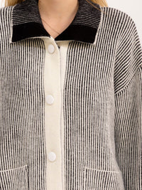 WOMEN'S LONG SLEEVE BUTTON CLOSURE FRONT POCKETS COLORBLOCK STRIPES SWEATER