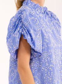 WOMEN'S SHORT PUFF SLEEVE MOCK NECK EYELET BLOUSE
