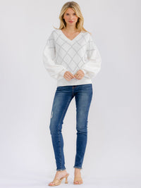 WOMEN'S LONG SLEEVE V-NECK PEARL DETAILED PULLOVER SWEATER