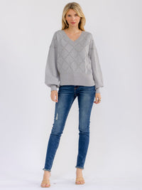 WOMEN'S LONG SLEEVE V-NECK PEARL DETAILED PULLOVER SWEATER