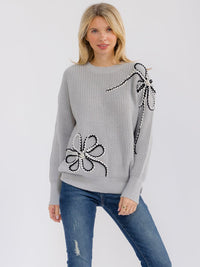 WOMEN'S LONG SLEEVE PEARL FLOWER DETAILED PULLOVER SWEATER