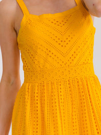WOMEN'S SLEEVELESS TIERED EYELET MIDI DRESS