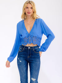WOMEN'S LONG SLEEVE V-NECK BUTTON CLOSURE CROCHET CROP TOP