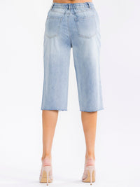 WOMEN'S BUTTON CLOSURE POCKETS RAW EDGE WASHED DENIM CAPRI SHORTS