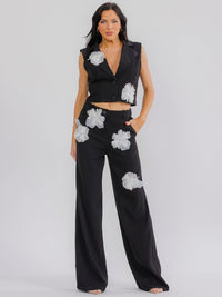 WOMEN'S SLEEVELESS CROP TO & BUTTON CLOSURE PANTS FLOWER DETAILED 2PC. SET