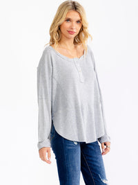 WOMEN'S LONG SLEEVE BUTTON UP HIGH-LOW OVERSIZED WAFFLE TOP