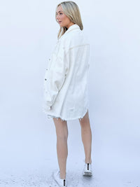 WOMEN'S LONG SLEEVE BUTTON CLOSURE FRONT POCKETS DISTRESS DENIM SHACKET
