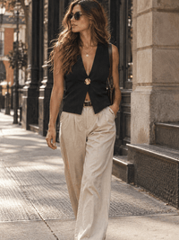 WOMEN'S SLEEVELESS BUTTON CLOSURE RIBBED TOP