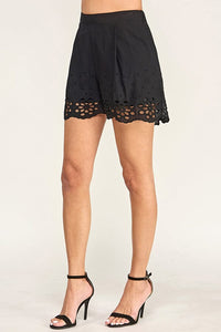 WOMEN'S ELASTIC WAIST FRONT POCKETS EYELET FLORAL MINI SHORTS