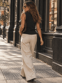 WOMEN'S SLEEVELESS BUTTON CLOSURE RIBBED TOP