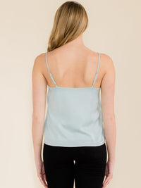 WOMEN'S SLEEVELESS V-NECK DETAILED OPEN BACK TANK TOP