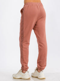 WOMEN'S ELASTIC WAIST FRONT POCKET ANIMAL PRINT DETAILED SWEATPANTS