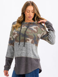 WOMEN'S LONG SLEEVE HOODED CAMO COLORBLOCK PULLOVER SWEATER