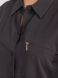 WOMEN'S LONG SLEEVE BUTTON UP FRONT POCKET BLOUSE