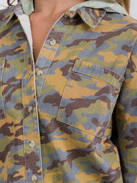 WOMEN'S LONG SLEEVE BUTTON CLOSURE CAMO PRINT HOODED DENIM TOP
