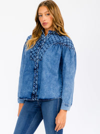 WOMEN'S LONG SLEEVE BUTTON UP DETAILED CHAMBRAY TOP