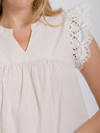 WOMEN'S RUFFLE SLEEVE V-NECK CROCHET TRIM PLAID BLOUSE