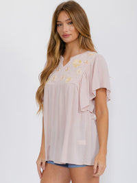 WOMEN'S SHORT RUFFLE SLEEVE V-NECK FLOWER EMBROIDERY DETAILED BLOUSE