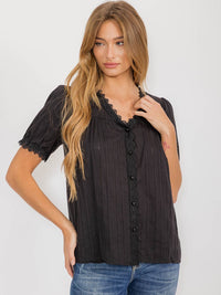 WOMEN'S SHORT SLEEVE V-NECK BUTTON UP TRIM DETAILED BLOUSE