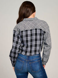 WOMEN'S LONG SLEEVE FRONT POCKET BUTTON UP PLAID SHIRT