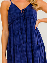 WOMEN'S SLEEVELESS V-NECK OPEN BACK TIERED MAXI DRESS