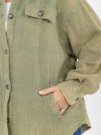 WOMEN'S LONG SLEEVE BUTTON UP FRONT POCKETS WASHED OVERSIZED SHIRT