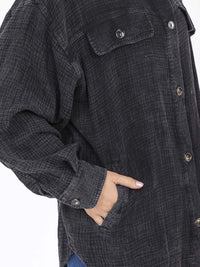WOMEN'S LONG SLEEVE BUTTON UP FRONT POCKETS WASHED OVERSIZED SHIRT