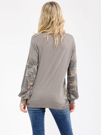 WOMEN'S LONG SLEEVE CAMO PRINT CONTRAST LOOSE FIT TOP