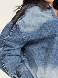 WOMEN'S LONG SLEEVE BUTTON CLOSURE FRONT POCKET DENIM WASHED CONTRAST JACKET