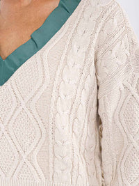 WOMEN'S LONG SLEEVE V-NECK DETAILED KNIT TOP