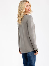 WOMEN'S LONG SLEEVE V-NECK FRONT POCKET ANIMAL PRINT TOP
