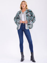 WOMEN'S LONG SLEEVE BUTTON CLOSURE FRONT POCKETS PRINT SHERPA JACKET