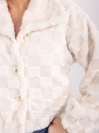 WOMEN'S LONG SLEEVE BUTTON CLOSURE POCKETS FUZZY JACKET