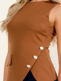 WOMEN'S SLEEVELESS BUTTONS DETAILED TOP