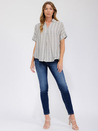 WOMEN'S SHORT SLEEVE V-NECK BACK DETAILED STRIPES BLOUSE