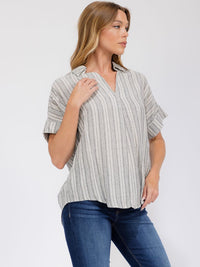 WOMEN'S SHORT SLEEVE V-NECK BACK DETAILED STRIPES BLOUSE