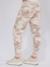 WOMEN'S ELASTIC WAIST SHERPA CAMO PRINT JOGGER PANTS